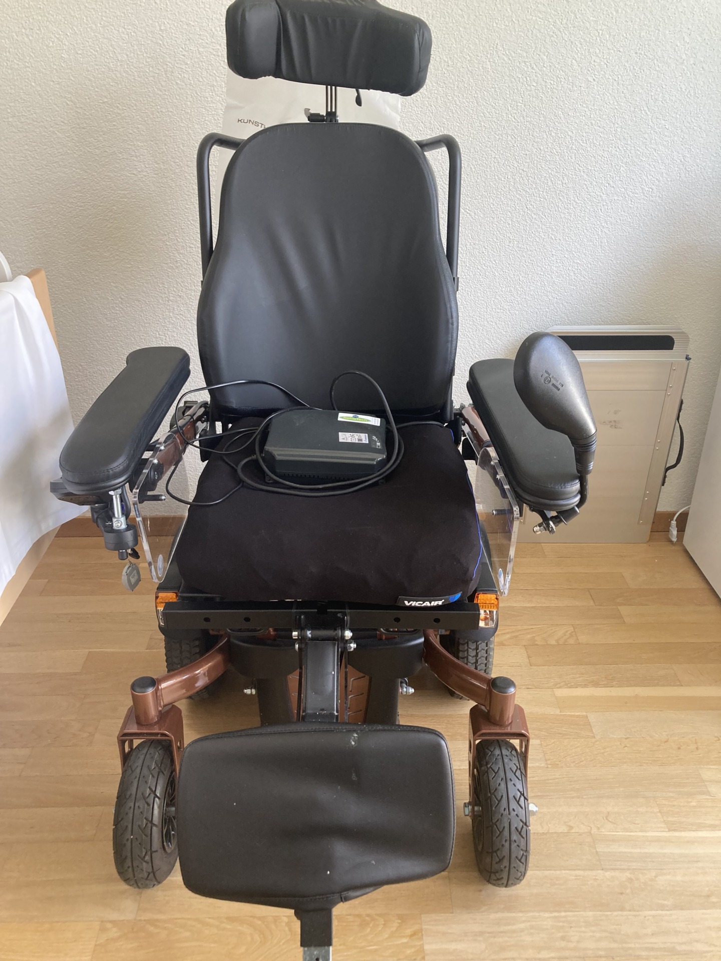 Elektrorollstühle - Elektrischer Rollstuhl Vermeiren Sigma 230 S/N N 2423 696 - Die SAHB – Ihre unabhängige Beraterin und Dienstleisterin für Hilfsmittel in der Schweiz