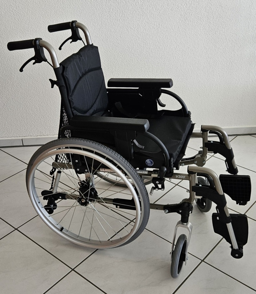 Hand­roll­stüh­le – Roll­stuhl Leicht­ge­wich­stroll­stuhl V300D-39 Vermeiren