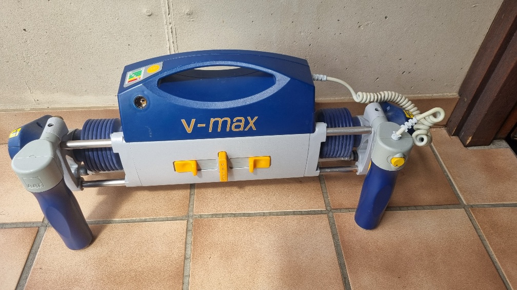 Roll­stuhl­an­trie­be – V‑Max Schie­be-und Brems­hil­fe V‑Max Fir­ma Glo­or Rehab&Co.