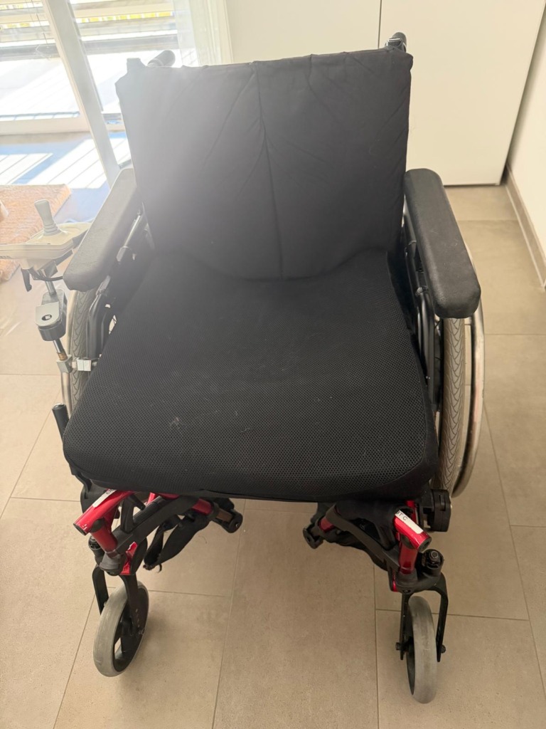 Elek­tro­roll­stüh­le – Bree­zy Rubix 2&nbsp;mit Elek­tro­an­trieb Alber e‑fix&nbsp;E36